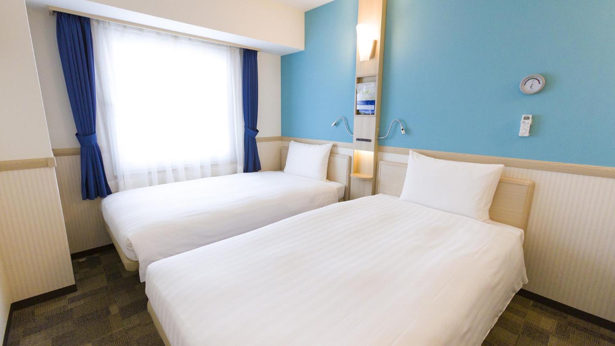 Toyoko Inn Shizuoka Shimizu Ekimae Rum bild